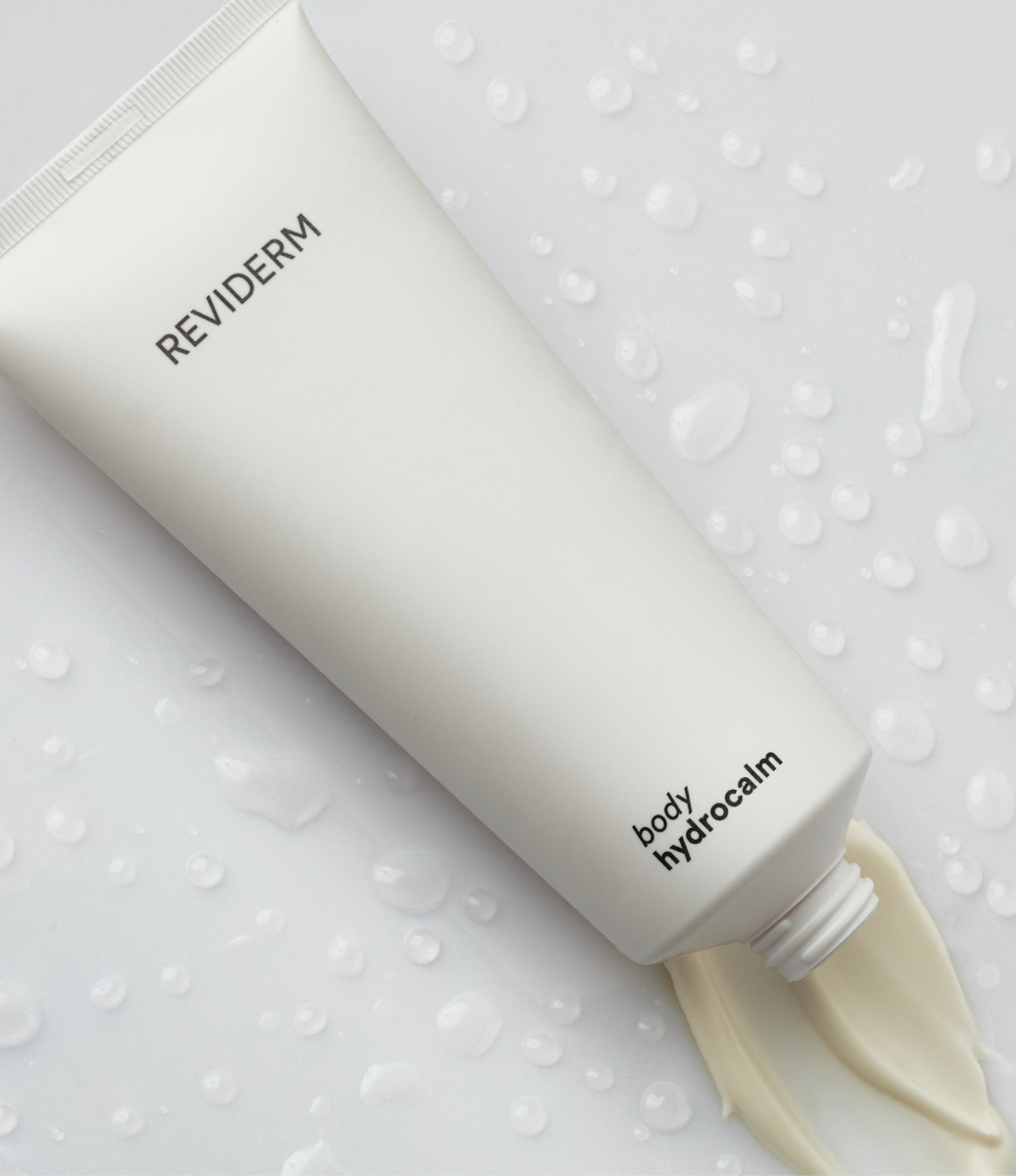 Leichte Körperlotion mit Hydro-Komplex spendet langanhaltende Feuchtigkeit und stärkt die Hautbarriere