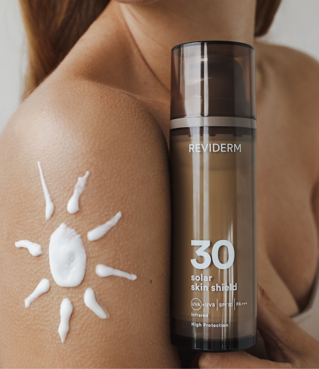 Solar Skin Shield SPF 30 Sonnenfluid mit Kollagenschutz und leichter Textur für empfindliche Haut